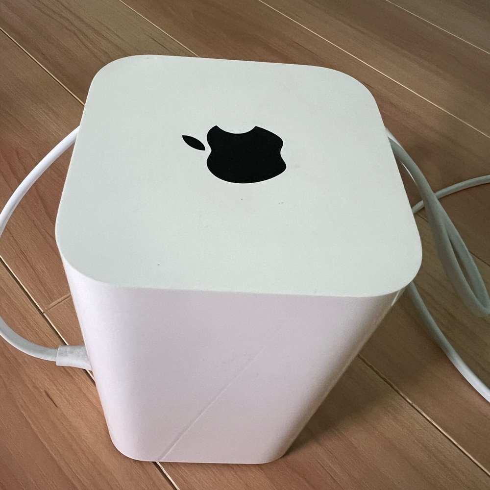 Apple White Wireless Router